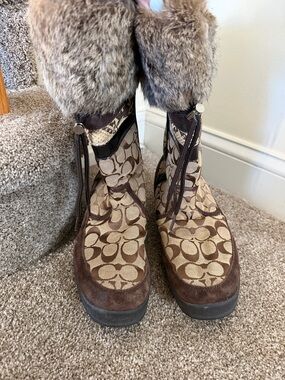 Coach Lizzie Signature fur trim snow boots Sz 11